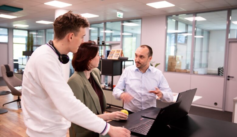 KI-Webinar | Use Case of the Month: Smarte Meeting‑Transkription & Follow‑up